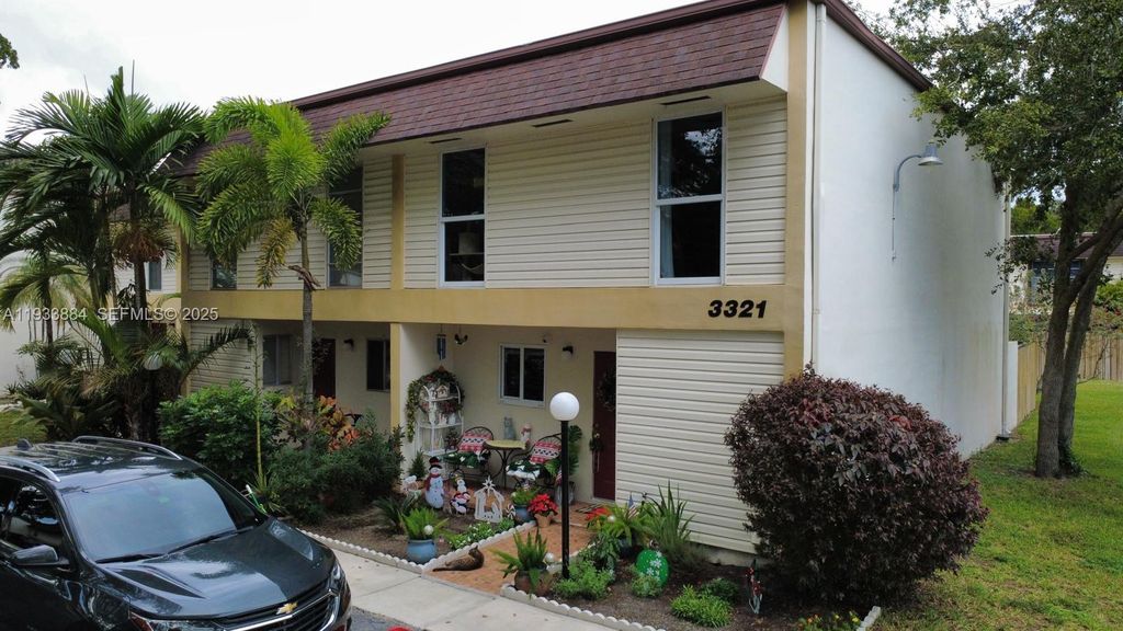 Image 23 of property listing at 3321 Farragut St 7H, Hollywood, FL 33021