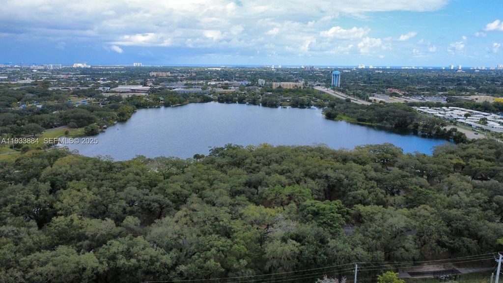 Image 25 of property listing at 3321 Farragut St 7H, Hollywood, FL 33021