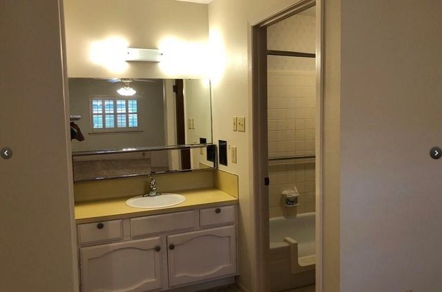 1005 Barcelona St, Portland, TX 78374