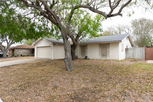 1005 Barcelona St, Portland, TX 78374