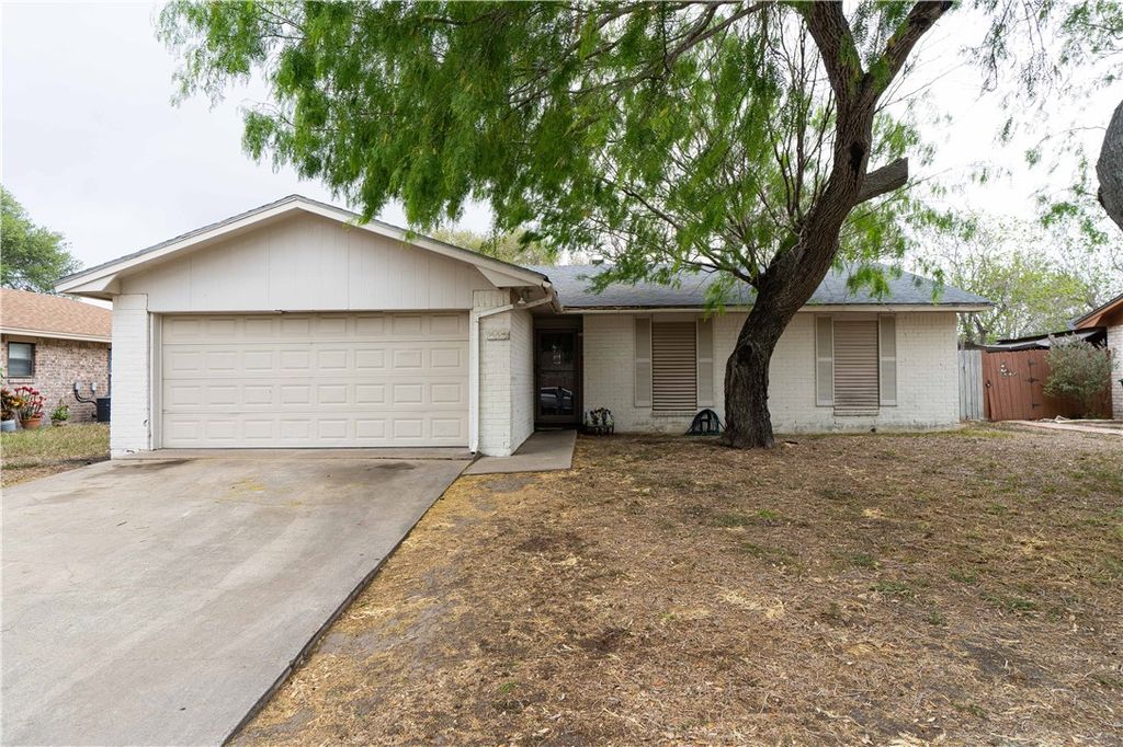 1005 Barcelona St, Portland, TX 78374