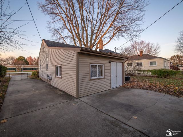 28339 Sheridan Street, Garden City, MI 48135