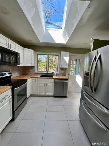 8 Drumlin Road, Westport, CT 06880