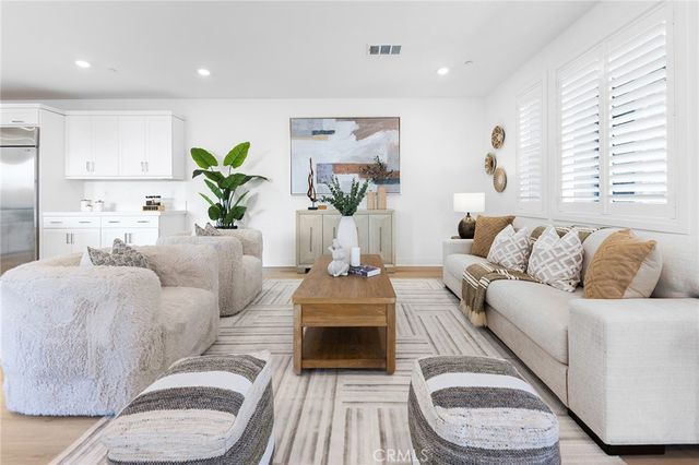 208 Zawn, Irvine, CA 92618