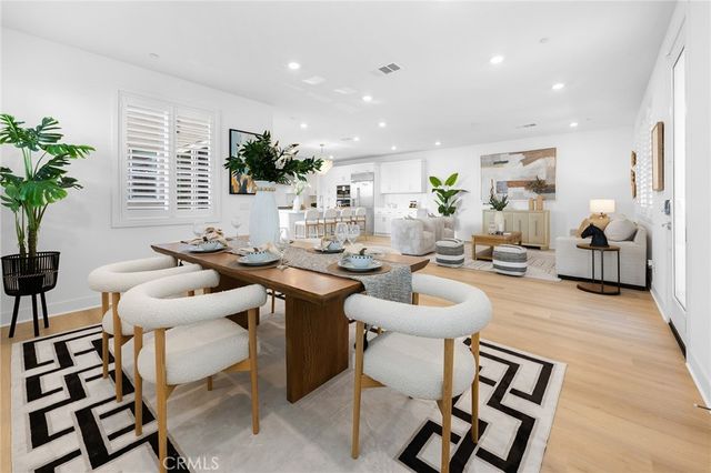 208 Zawn, Irvine, CA 92618