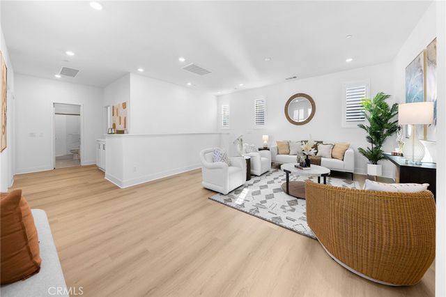 208 Zawn, Irvine, CA 92618