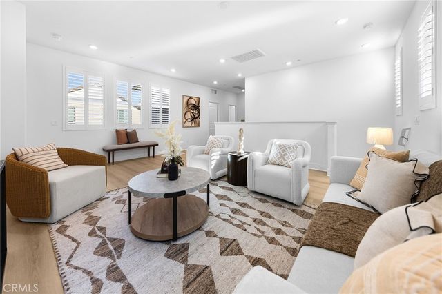 208 Zawn, Irvine, CA 92618