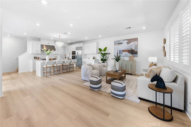 208 Zawn, Irvine, CA 92618