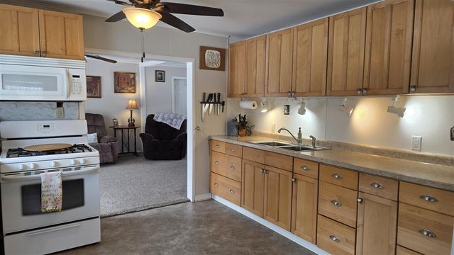 14 S 5th Street, Morley, MI 49336