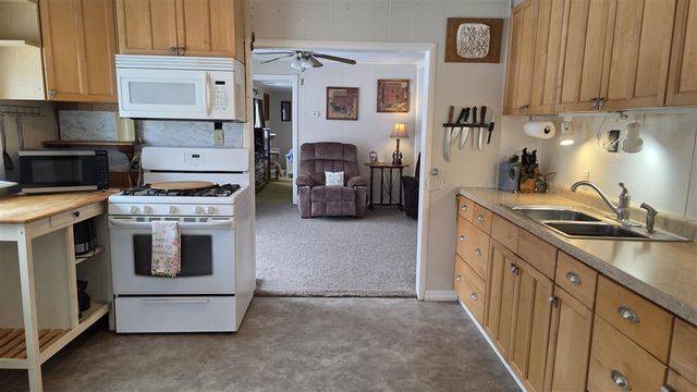 14 S 5th Street, Morley, MI 49336