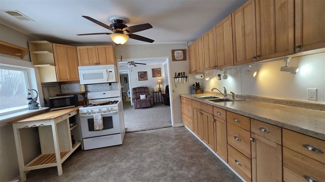 14 S 5th Street, Morley, MI 49336