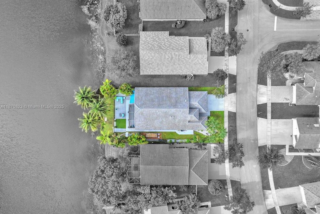 214 SW 180th Ave, Pembroke Pines, FL 33029