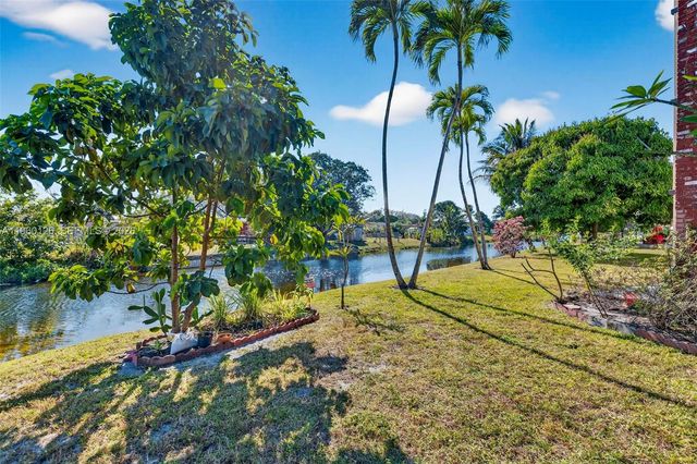 2901 NW 46th Ave 306, Lauderdale Lakes, FL 33313