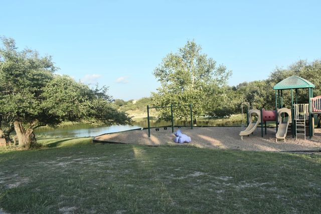 1800 Thousand Oaks TRL, Liberty Hill, TX 78642