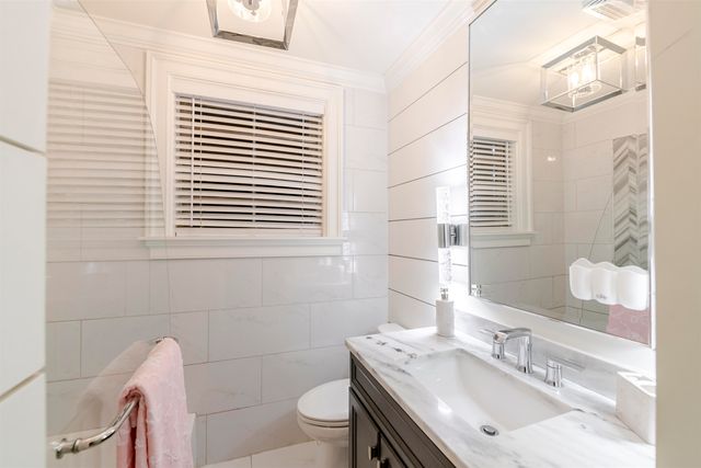 2106 Hwy 182, Raceland, LA 70394