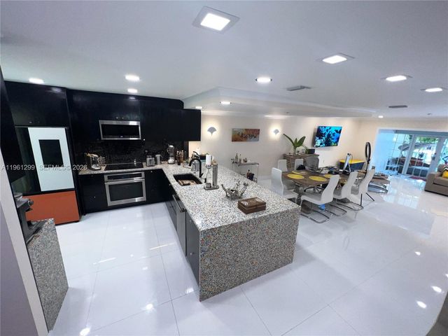 3756 NE 167th St 44, North Miami Beach, FL 33160