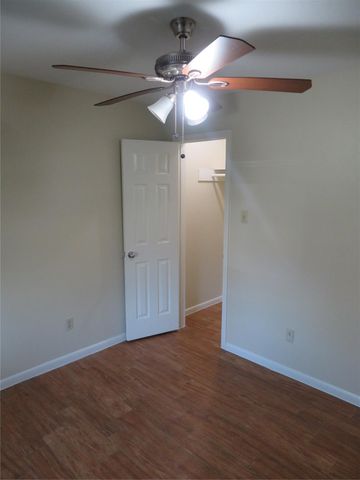 109 Laurie Lane, Willis, TX 77378