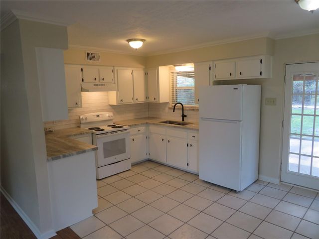 109 Laurie Lane, Willis, TX 77378