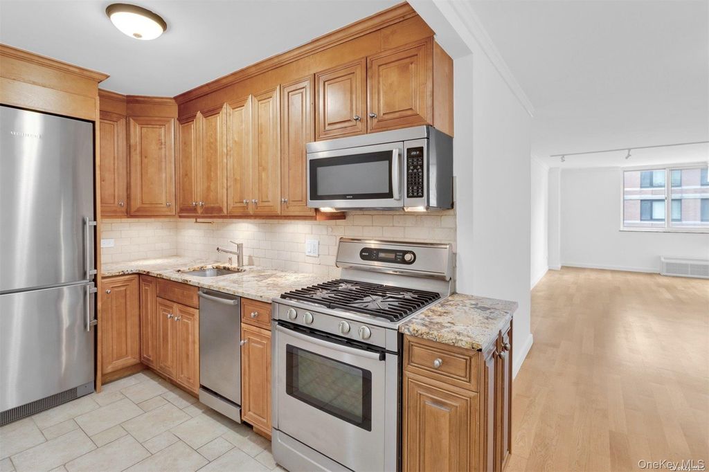 345 E 93rd Street 4K, New York (manhattan), NY 10128 — exterior