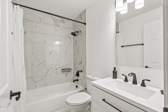 7015 Catalpa Springs Dr, Louisville, KY 40228