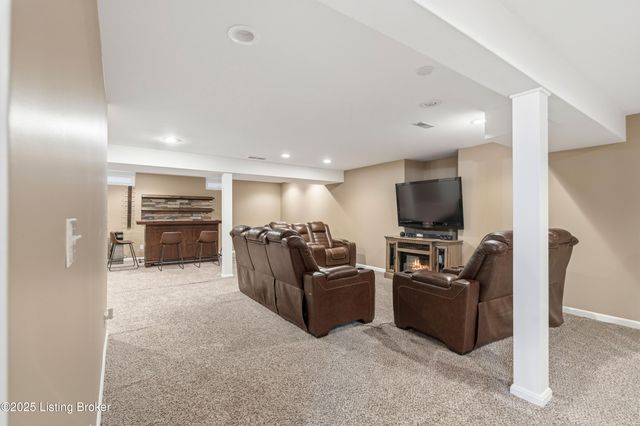 7015 Catalpa Springs Dr, Louisville, KY 40228