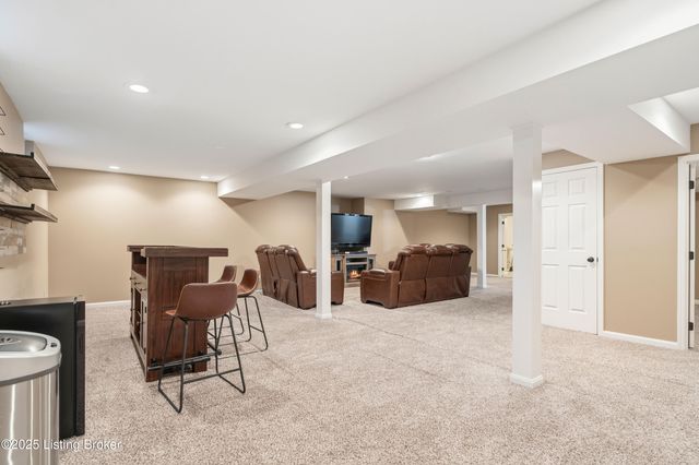 7015 Catalpa Springs Dr, Louisville, KY 40228