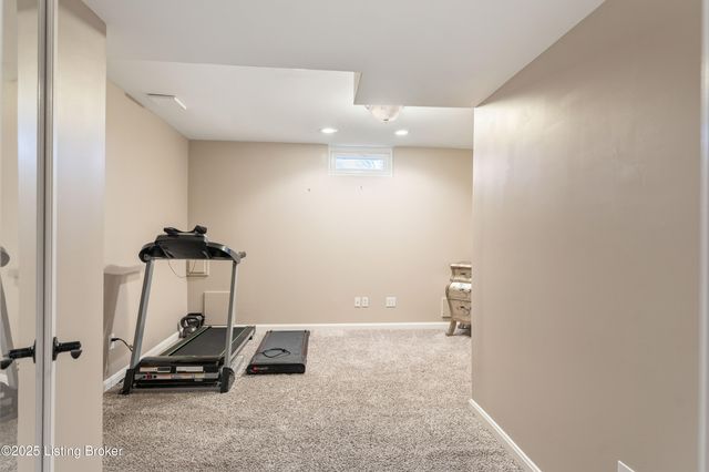 7015 Catalpa Springs Dr, Louisville, KY 40228