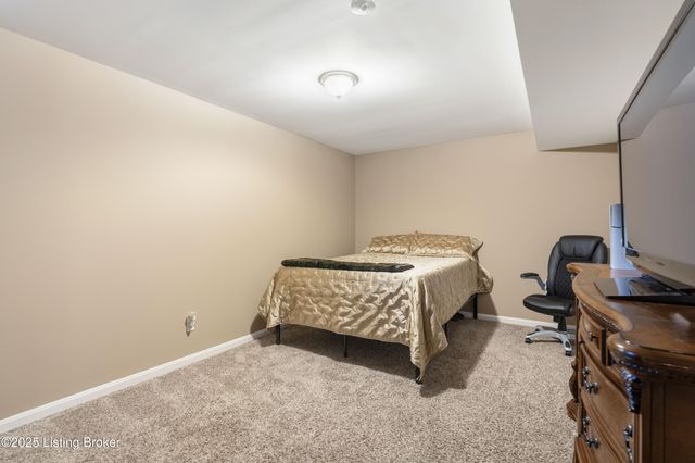 7015 Catalpa Springs Dr, Louisville, KY 40228