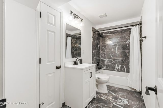 7015 Catalpa Springs Dr, Louisville, KY 40228