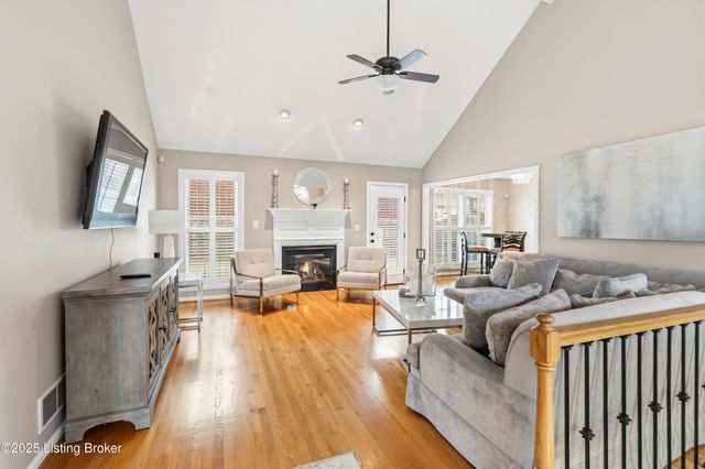 7015 Catalpa Springs Dr, Louisville, KY 40228