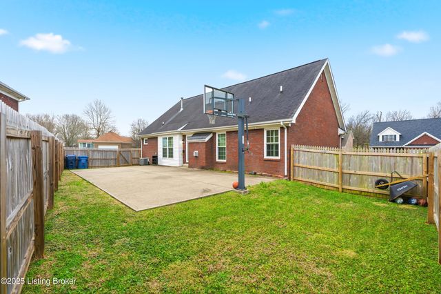 7015 Catalpa Springs Dr, Louisville, KY 40228