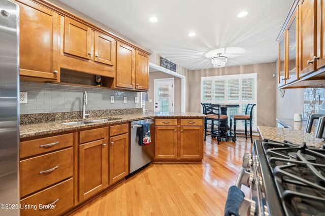 7015 Catalpa Springs Dr, Louisville, KY 40228