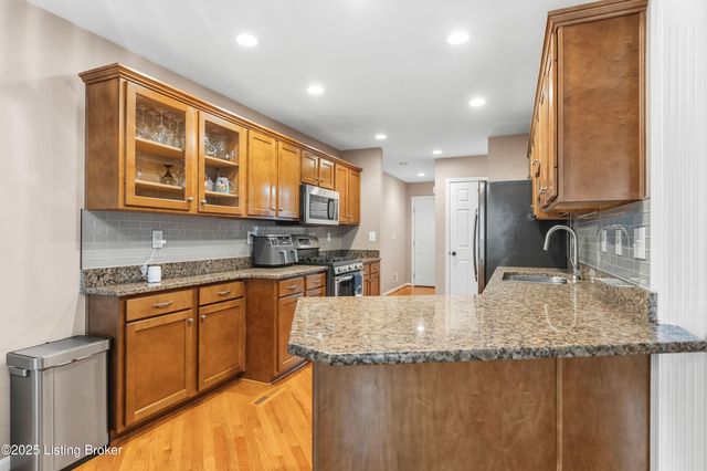 7015 Catalpa Springs Dr, Louisville, KY 40228