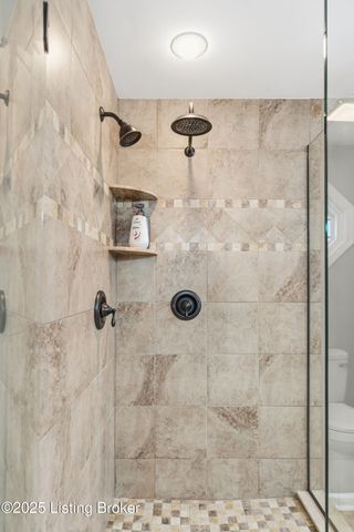 7015 Catalpa Springs Dr, Louisville, KY 40228