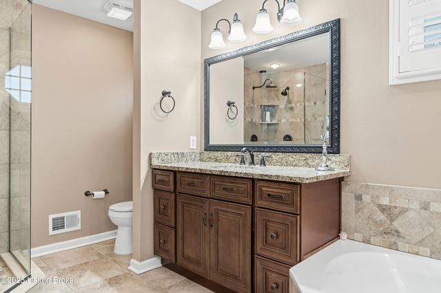 7015 Catalpa Springs Dr, Louisville, KY 40228