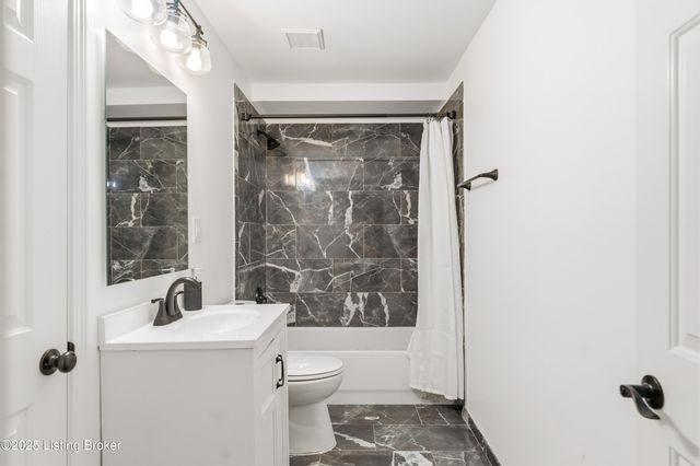 7015 Catalpa Springs Dr, Louisville, KY 40228