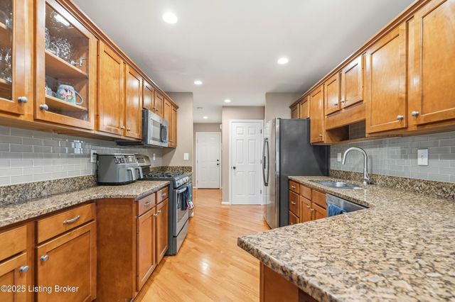 7015 Catalpa Springs Dr, Louisville, KY 40228