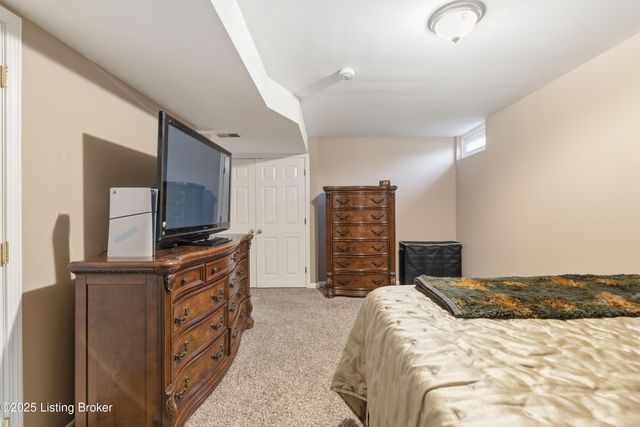 7015 Catalpa Springs Dr, Louisville, KY 40228