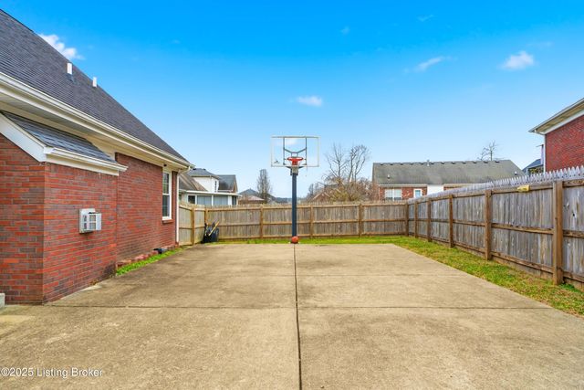 7015 Catalpa Springs Dr, Louisville, KY 40228