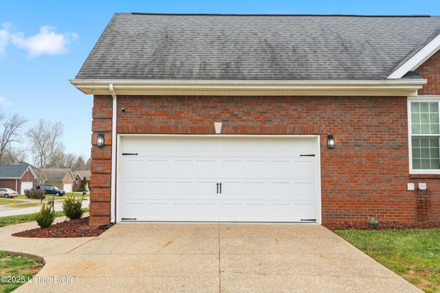 7015 Catalpa Springs Dr, Louisville, KY 40228