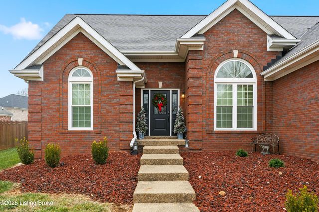 7015 Catalpa Springs Dr, Louisville, KY 40228