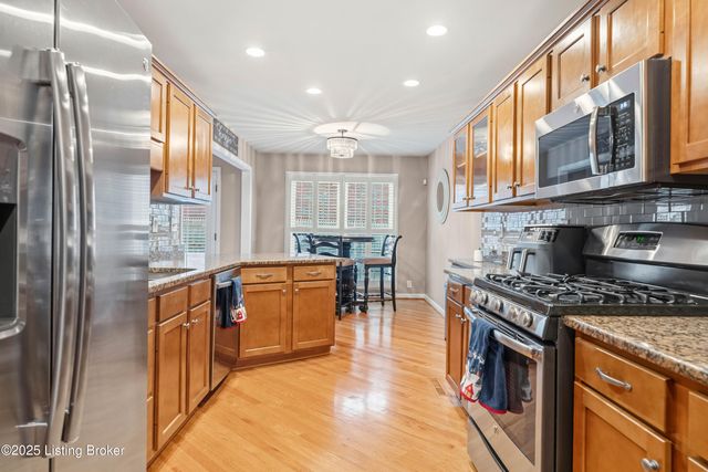 7015 Catalpa Springs Dr, Louisville, KY 40228