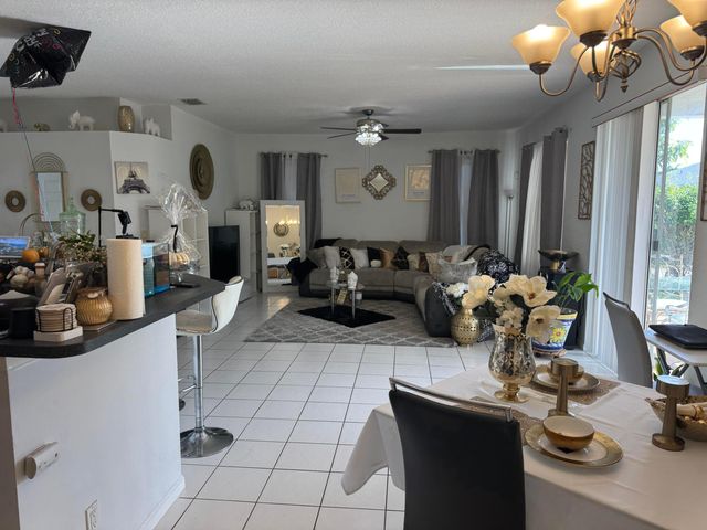 1011 Salmon Isle, Greenacres, FL 33413