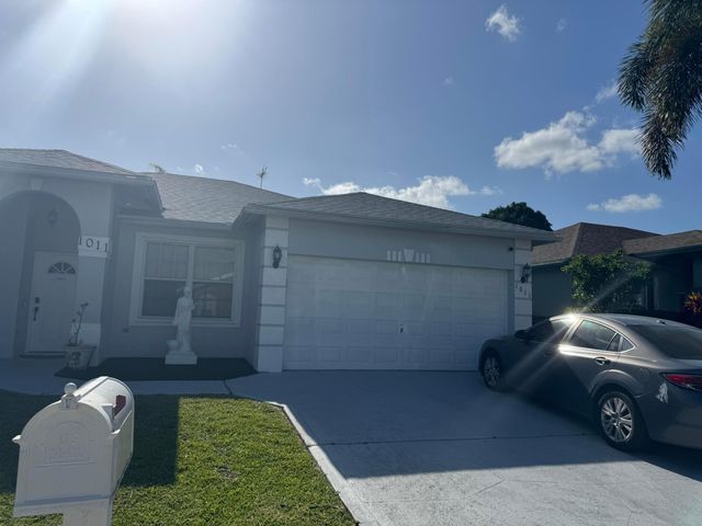 1011 Salmon Isle, Greenacres, FL 33413