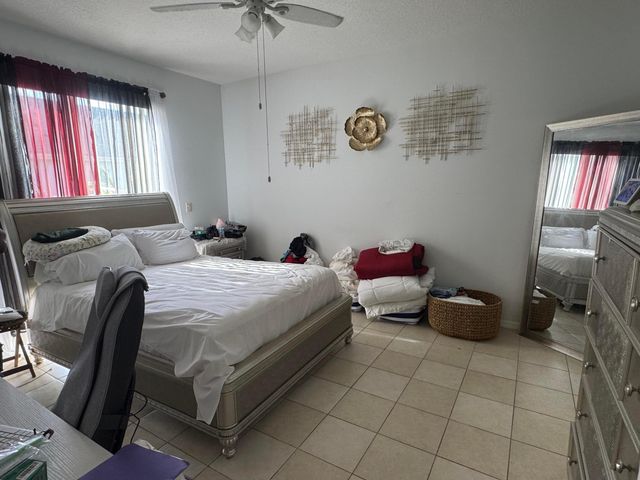 1011 Salmon Isle, Greenacres, FL 33413