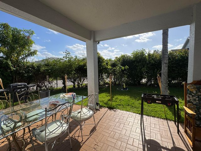 1011 Salmon Isle, Greenacres, FL 33413