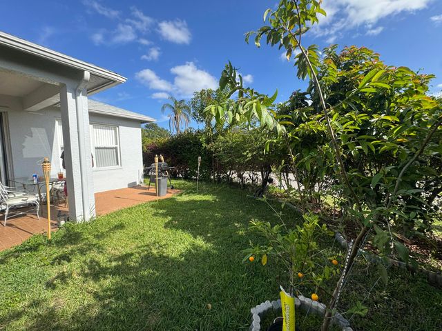1011 Salmon Isle, Greenacres, FL 33413