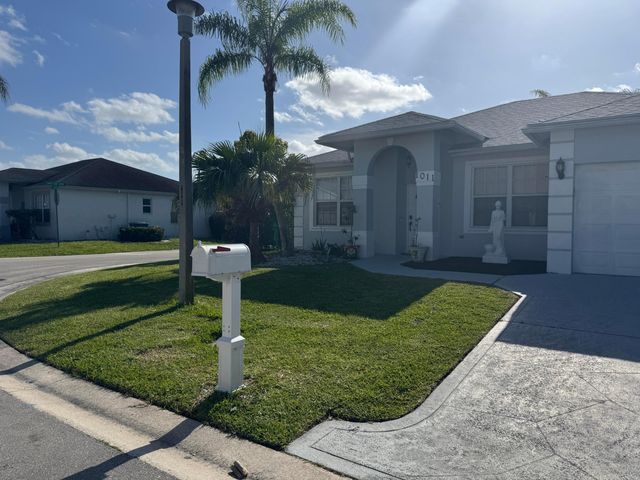 1011 Salmon Isle, Greenacres, FL 33413