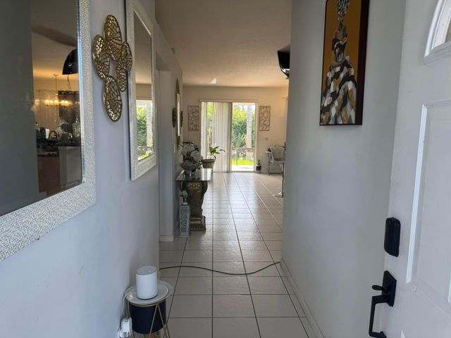 1011 Salmon Isle, Greenacres, FL 33413