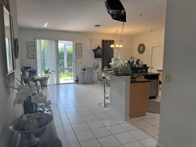 1011 Salmon Isle, Greenacres, FL 33413